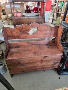 lot 70 image: Entry Bench