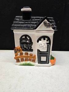 lot 66 image: Spooky Halloween Cookie Jar