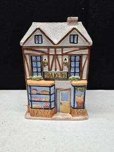 lot 65 image: Beautiful bakery vintage cookie jar