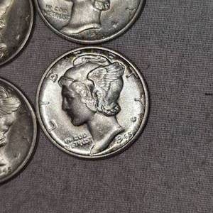 lot 42 image: Lot of 5 XF Mercury Silver Dimes, 10c