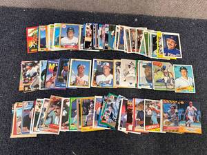 lot 5 image: Miscelanneous Baseball Rookie Cards And All Stars