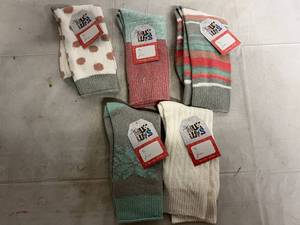 lot 242 image: 5 Pairs Of Muk Luks Pastel Socks