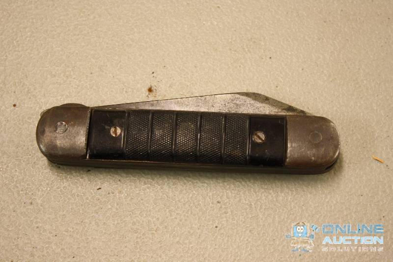 lot 96 image: U.S. Navy Survival Knfie United G.R. Mich.