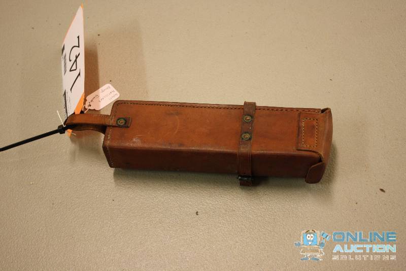 lot 142 image: WWII Artillery Range Finder wCase.