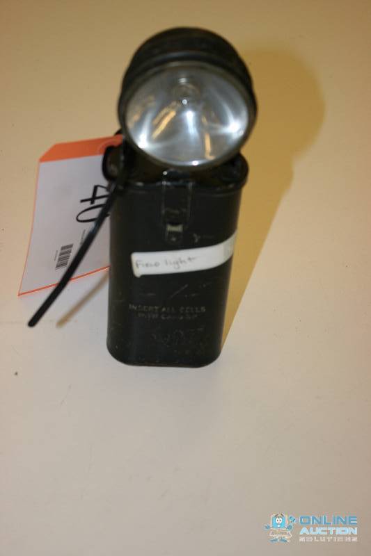 lot 40 image: Vintage Military Field Light.