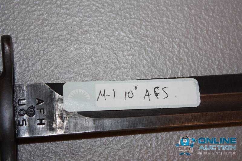 lot 49 image: M-1 10 AFH U.S. Military Knife.