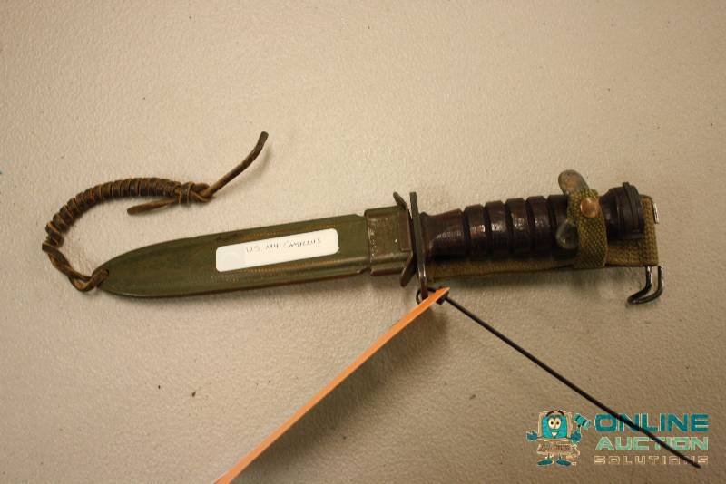 lot 68 image: U.S. M4 Camillus wSheath 7 Blade.