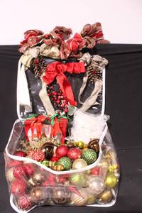 lot 5 image: Collection of Christmas Ornaments and Holiday Decorations