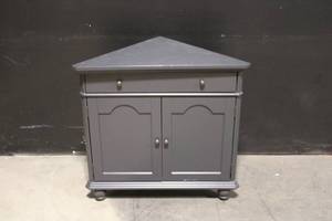 lot 60 image: Gray Corner Cabinet with Drawer and Double Doors, 32 Inch