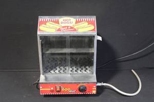 lot 91 image: Dog Hut Commercial Hot Dog Steamer Display Machine