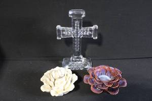 lot 170 image: Crystal Cross and Two Ceramic Flower Decor Figurines