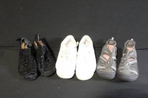 lot 209 image: Lot of 3 Womens Shoes - Heels, Sneakers, and Sport Sandals Size 8.5