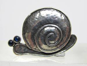 lot 18 image: Very Cute Hand Hammered Snail Brooch wBlue Eyes