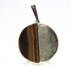 lot 25 image: Sterling Silver &amp Tiger Eye Pendant