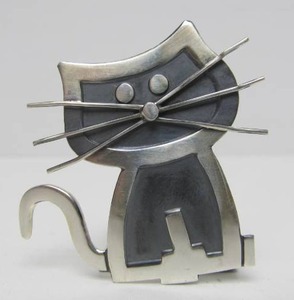 lot 38 image: Whimsical Sterling Silver Cat Brooch