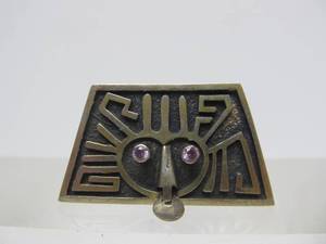 lot 62 image: Vintage Genuine Ecuadorian 900 Silver Brooch wGemstone Eyes