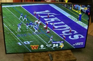 lot 2 image: 84 Philips BDL8470QU 4K Ultra HD (UHD) U-Line Commercial Display with Remote Control and HDMI Cable