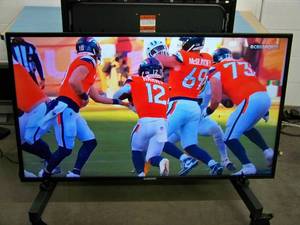 lot 47 image: 55 Samsung MD55C Ultra-HD (UHD) 4K Direct Lit Commercial LED Display  Monitor