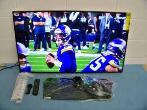 lot 7 image: 43 Samsung HD43NT69OUF HDR 4K Ultra HD (UHD) Hospitality LED TV  Monitor