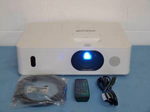 lot 52 image: Maxell MC-WU5505 3LCD WUXGA Projector