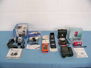 lot 90 image: Miscellaneous Digital and Film Cameras and Accessories