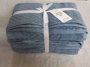 lot 1 image: 4 pack Bath Towel Set - New inventory from JC...