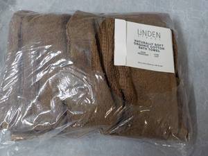 lot 10 image: Linden Organic Cotton Bath Towel 30 x 54 - New inventory from JC Penney