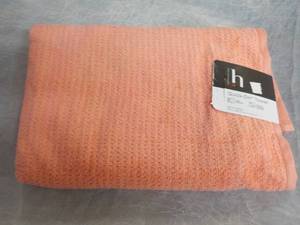 lot 22 image: High Expressions Quick Dri Bath Towel 30 x 54 - New inventory from JC Penney