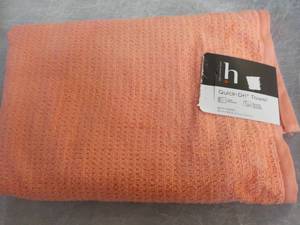 lot 23 image: High Expressions Quick Dri Bath Towel 30 x 54 - New inventory from JC Penney