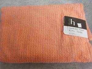 lot 24 image: High Expressions Quick Dri Bath Towel 30 x 54 - New inventory from JC Penney
