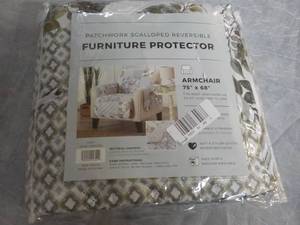 lot 27 image: LUX Reversible Bath Rug 20 x 20...