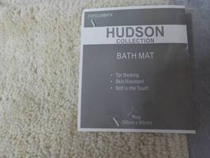 lot 31 image: Hudson Collection Bath Mat 21.5 x 3...