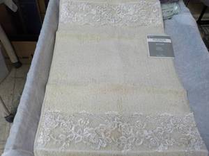 lot 32 image: Hudson Collection Bath Mat 21.5 x 3...