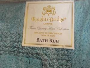 lot 38 image: Knights Bridge Bath Rug 24 x 40...