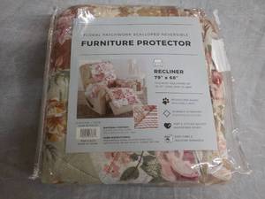 lot 43 image: Floral Patchwork Scalloped Reversib...