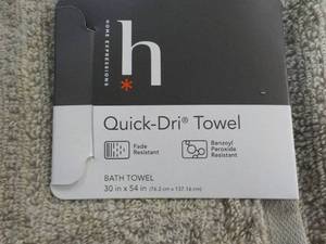 lot 45 image: Home Expressions Quick-Dri 30 x 54...