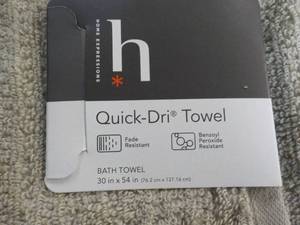 lot 46 image: Home Expressions Quick-Dri 30 x 54...