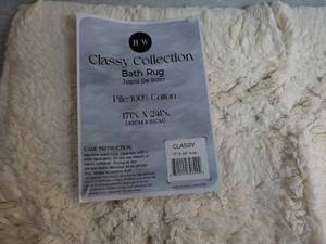 lot 57 image: Classy Collection Bath Rug 17 x 24...