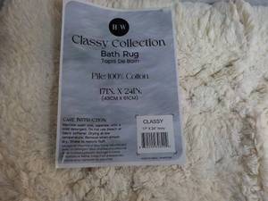 lot 58 image: Classy Collection Bath Rug 17 x 24...