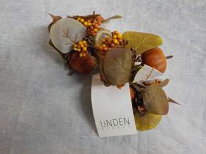 lot 60 image: 4 Linden Fall Dcor Napkin Rings...