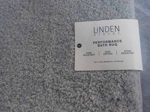 lot 62 image: Linden Street Performance Bath Rug ...