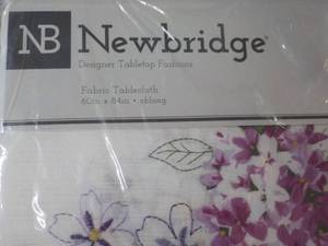 lot 80 image: New Bridge Tablecloth 60 x 84 Oblo...