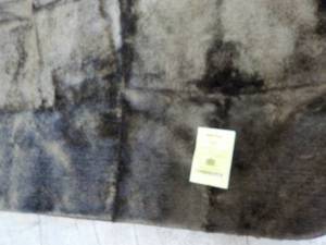 lot 82 image: Mocha Bath Rug 30 x 50...