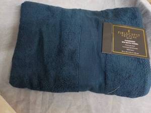 lot 86 image: Field Crest Heritage Oversized Spa ...