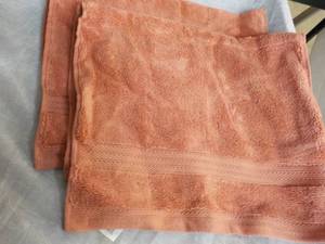 lot 91 image: 2 Hand towels 24 x 16...