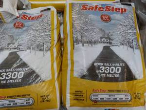 lot 128 image: 2 Bags Safe Step Rock SaltHalite 3...
