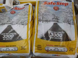 lot 129 image: 2 Bags Safe Step Rock SaltHalite 3...