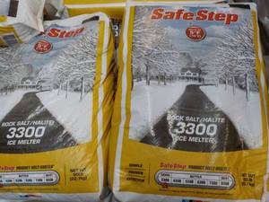lot 130 image: 2 Bags Safe Step Rock SaltHalite 3...