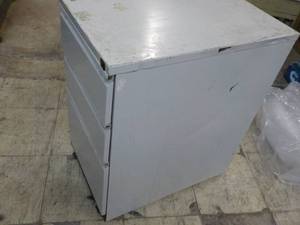 lot 150 image: 3 Drawer Metal File Cabinet on a Wh...