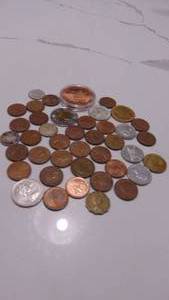 lot 29 image: Lot of Misc Vintage Canadian Coins